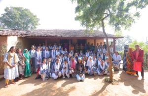 ज्ञान पर्यटन में छात्राओं ने जाना ग्रामीण जीवन का सार