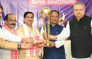 रायपुर : मुख्यमंत्री और विधानसभा अध्यक्ष ने हॉकी मेन्स जूनियर वर्ल्ड कप ट्रॉफी 2025 का किया भव्य अनावरण
