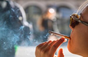 जीवन भर में सिर्फ 100 सिगरेट पीने से भी बढ़ता है स्वास्थ्य का खतरा, नई रिसर्च में खुलासा