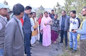 रायपुर : मंत्री श्रीमती लक्ष्मी राजवाड़े ने ओड़गी में सड़क एवं पुलिया निर्माण का किया औचक निरीक्षण
