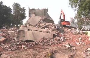 अहमदाबाद झील से अवैध कब्जा हटाने पहुँची 15 JCB मशीनें, 918 मकानों पर चला बुलडोज़र