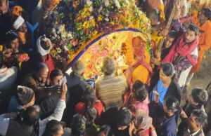 ओरछा में उत्सव: खजरी का मुकुट पहनकर बुंदेली अंदाज में निकले श्रीराम राजा सरकार