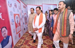 रायपुर : छायाचित्र प्रदर्शनी ने लोगों को किया आकृष्ट,कैबिनेट मंत्री सहित जनप्रतिनिधियों ने किया अवलोकन व खिंचवाई सामूहिक फोटो