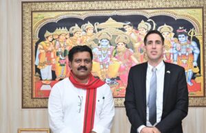 रायपुर : उपमुख्यमंत्री विजय शर्मा से इस्राइल के आर्थिक प्रतिनिधि यैर ओशेरॉफ की सौजन्य भेंट
