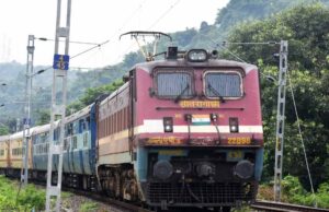 दिल्ली जाने वाली ट्रेनें हुईं खाली, टिकट कैंसिलेशन से यात्रियों की कमी
