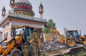हरिद्वार में बुलडोजर एक्शन: मजार पर चला प्रशासन का हथौड़ा, इलाके में भारी पुलिस बल तैनात