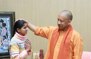 मूक-बधिर ‘खुशी’ के लिए मुख्यमंत्री योगी आदित्यनाथ बने सहारा, शिक्षा और आवास की उठाई जिम्मेदारी