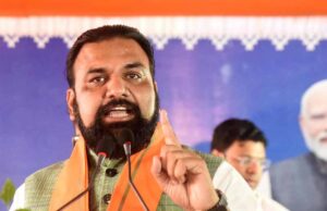 तारापुर में सम्राट चौधरी को सीधी टक्कर! जानिए कौन हैं जनसुराज के उम्मीदवार डॉ. संतोष सिंह