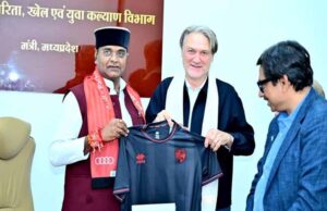 मंत्री विश्वास सारंग ने की जर्मन फुटबॉल कोच डाइटमार बीयर्सडॉर्फ से भेंट
