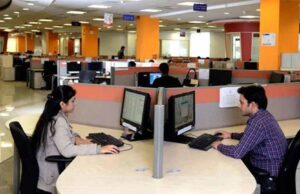 ऑफिस में भूलकर भी इन 3 बातों को न खोलें, बचाएं अपना करियर