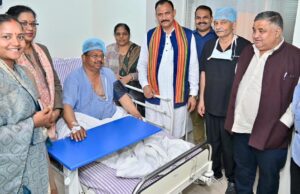 रायपुर : मंत्री अग्रवाल ने लुंड्रा विधायक प्रबोध मिंज से भेंट कर उनका कुशलक्षेम जाना एवं उनके शीघ्र स्वस्थ होने की कामना की