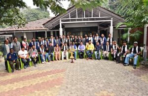 सैयद मुश्ताक अली ट्रॉफी जीतने वाली टीम ने CM हेमंत सोरेन से की मुलाकात, खिलाड़ियों का शॉल ओढ़ाकर सम्मान