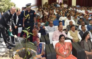 रायपुर : लोकतांत्रिक ढांचे में कैग की सर्वाेच्च भूमिका – रमेन डेका राज्यपाल