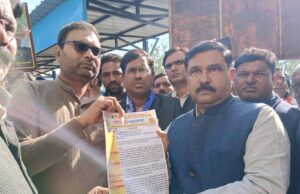 IAS संतोष वर्मा पर अवैधानिक कार्रवाई के खिलाफ ST/SC/OBC समाज में उबाल