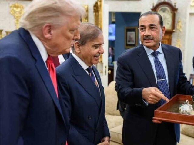 trump_munir.jpg