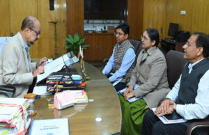 रायपुर : राज्यपाल डेका ने गोद ग्रामों में आजीविका कार्यो को गति देने के दिए निर्देश