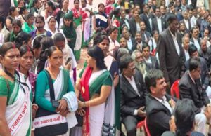 बाउंड्री वॉल विवाद में वकीलों का पेन डाउन, स्वास्थ्य कर्मियों के भी धरने पर बैठने से अस्पताल ठप