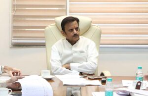 स्वास्थ्य उपकरणों की उपलब्धता के साथ उपयोग की सतत मॉनिटरिंग करें : उप मुख्यमंत्री शुक्ल