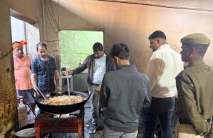 स्वच्छता व तेल जांच में कार्रवाई, हानिकारक खाद्य पदार्थ नष्ट