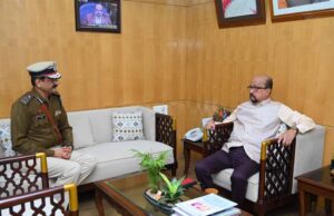 नवनियुक्त पुलिस कमिश्नर शुक्ला ने राज्यपाल डेका से की शिष्टाचार भेंट