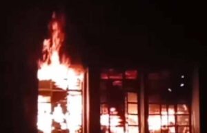 धनबाद मेडिकल कॉलेज अस्पताल में भीषण आग, जान बचाने को बाहर भागे मरीज