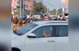 पीएम मोदी के कार्यक्रम से पहले मेरठ पहुंचे सीएम योगी, तैयारियों की करेंगे समीक्षा