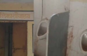 Kukshi के बालिका शौचालय में पुरुषों के यूरिनल, 3.12 लाख की लागत से बना लेकिन 6 साल से अधिकारी अनजान