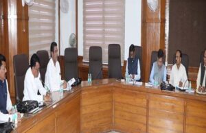पात्र हितग्राहियों को समयबद्ध और पारदर्शी प्रक्रिया से मिले योजनाओं का लाभ – मंत्री चौहान