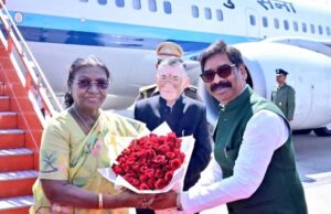 झारखंड पहुँचीं राष्ट्रपति द्रौपदी मुर्मु, राज्यपाल और मुख्यमंत्री हेमंत सोरेन ने किया गरिमामय स्वागत