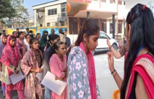 बिहार मैट्रिक परीक्षा कड़ी सुरक्षा के बीच शुरू, मॉडल सेंटरों पर छात्राओं का भव्य स्वागत
