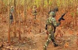 बीजापुर में सुरक्षाबलों से मुठभेड़ में दो वर्दीधारी नक्सली ढेर, कई हथियार बरामद