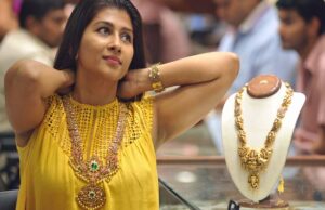 Gold-Silver Price Update: चांदी में बड़ी गिरावट, रिकॉर्ड हाई से ₹1.59 लाख तक लुढ़की