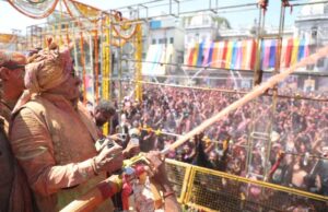 गेर में रंगे सीएम डॉ. मोहन यादव, जमकर उड़ाया रंग-गुलाल