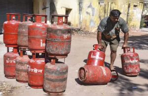 मंडीदीप में LPG एजेंसी पर प्रशासन का छापा, 200 से अधिक सिलेंडर जब्त; जबलपुर में हॉकर के घर पुलिस की छापेमारी मंडीदीप में LPG एजेंसी पर छापा, 200 से ज्यादा सिलेंडर जब्त; जबलपुर में पुलिस ने हॉकर के घर से 10 सिलेंडर और 47 गैस बुक बरामद मंडीदीप में LPG एजेंसी पर छापा, 200 सिलेंडर जब्त; जबलपुर में पुलिस ने हॉकर के घर से गैस सिलेंडर और बुक्स की बरामदगी की