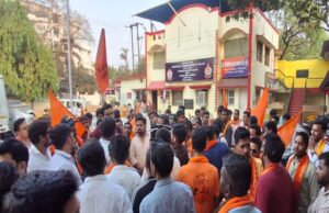 रायपुर में मुस्लिम वकील की विवादित टिप्पणी, लिखा- हिंदू इबादत क्या जानें, ये लोग काफिर, हिंदू संगठनों ने घेरा थाना, FIR दर्ज