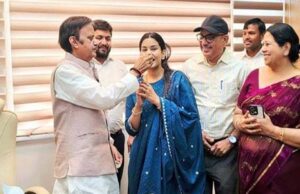 उप मुख्यमंत्री शुक्ल ने सुश्री समीक्षा द्विवेदी को दी उज्जवल भविष्य की शुभकामनाएँ