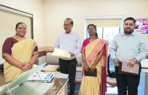 झारखंड के सूचना एवं जनसंपर्क विभाग की टीम ने छत्तीसगढ़ संवाद द्वारा प्रकाशित ‘रोजगार और नियोजन’ की ली जानकारी