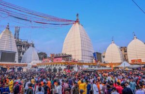देवघर में होली महोत्सव की धूम, बाबा बैद्यनाथ पर चढ़ा गुलाल