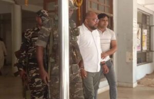 सरायकेला में ACB का बड़ा एक्शन, 5 लाख घूस लेते कर्मी और दलाल गिरफ्तार