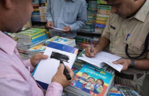 MRP से छेड़छाड़ का खेल: किताबों पर स्याही पोतकर महंगी बिक्री, स्कूल-दुकानदार पर कार्रवाई