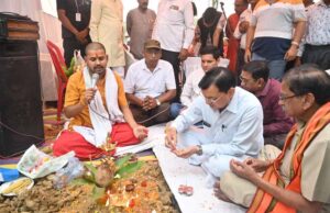 उद्योग मंत्री देवांगन ने चंदपुरिहा कंसोधन वैश्य गुप्ता समाज को सामुदायिक भवन की दी सौगात