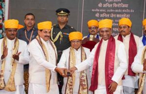 दीक्षा प्राप्त करने के बाद विद्यार्थी समाज और देश के विकास में सहयोग दें और बने जिम्मेदार नागरिक : राज्यपाल पटेल