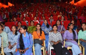 मंत्री लक्ष्मी राजवाड़े ने 600 छात्राओं को दिखाई द केरल स्टोरी 2