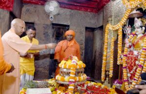 मुख्यमंत्री ने किए मां पाटेश्वरी के दर्शन-पूजन चैत्र नवरात्रि से पहले गोरक्षपीठाधीश्वर ने मां के चरणों में लगाई हाजिरी, स्वस्थ-समृद्ध उत्तर प्रदेश की कामना की
