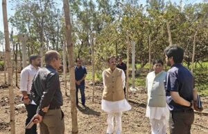 उप मुख्यमंत्री शुक्ल ने प्राकृतिक खेती का किया निरीक्षण