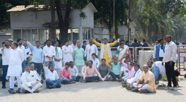 Pradhan_01.jpg