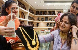 Gold-Silver Prices Down: सोना और चांदी हुए सस्ते, ग्राहकों के चेहरे पर खुशी
