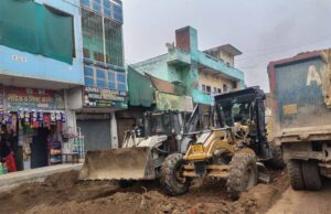 पंडित दीनदयाल उपाध्याय नगर में बुलडोजर एक्शन, जामा मस्जिद के पास 50 से ज्यादा अतिक्रमण ध्वस्त
