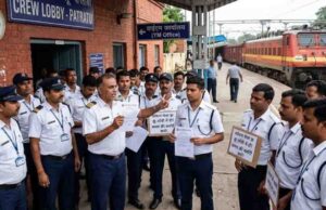 रामगढ़ में लोको पायलटों का हल्लाबोल, कॉशन पेपर की अव्यावहारिक व्यवस्था के खिलाफ पतरातू में जोरदार प्रदर्शन