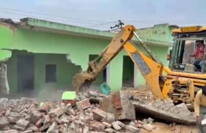 संभल में ईदगाह-इमामबाड़े के बाद अब मस्जिद और मदरसे पर चला बुलडोजर, सरकारी जमीन पर था कब्जा